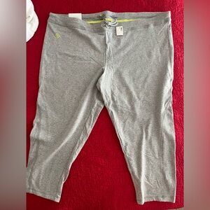 Avenue gray leggings.   NWT. 26/28